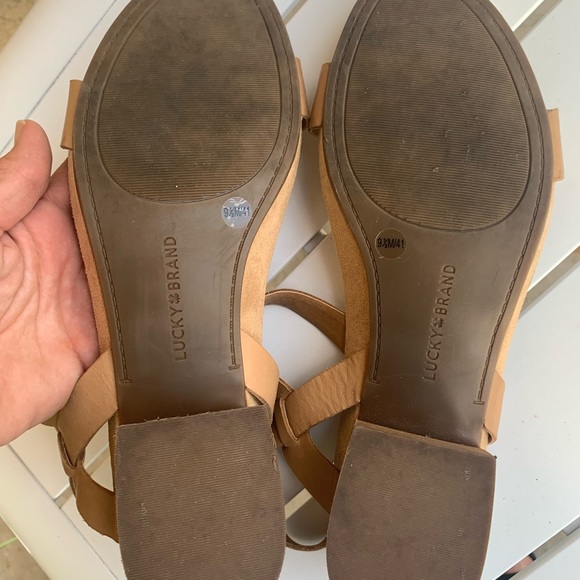 Lucky Brand nude tan leather Pagona sandals block heel size 9.5M - Picture 14 of 14